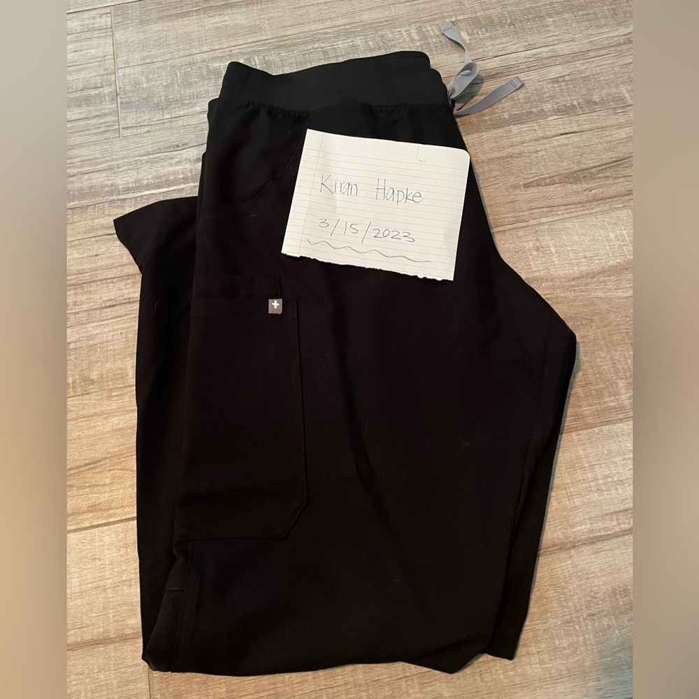 FIGS Black Kade Cargo scrub pants